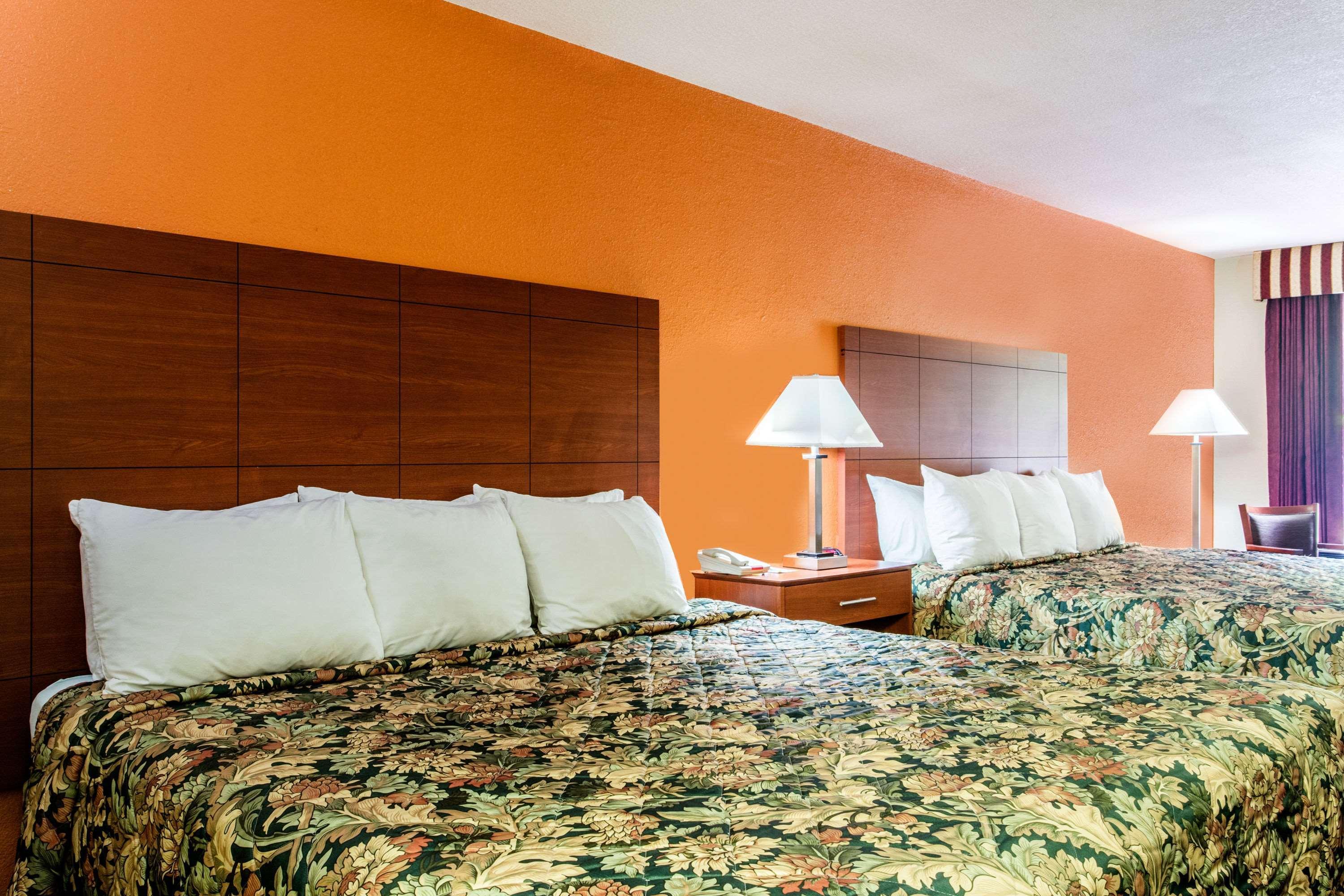 Days Inn By Wyndham Lake City I-10 Екстериор снимка