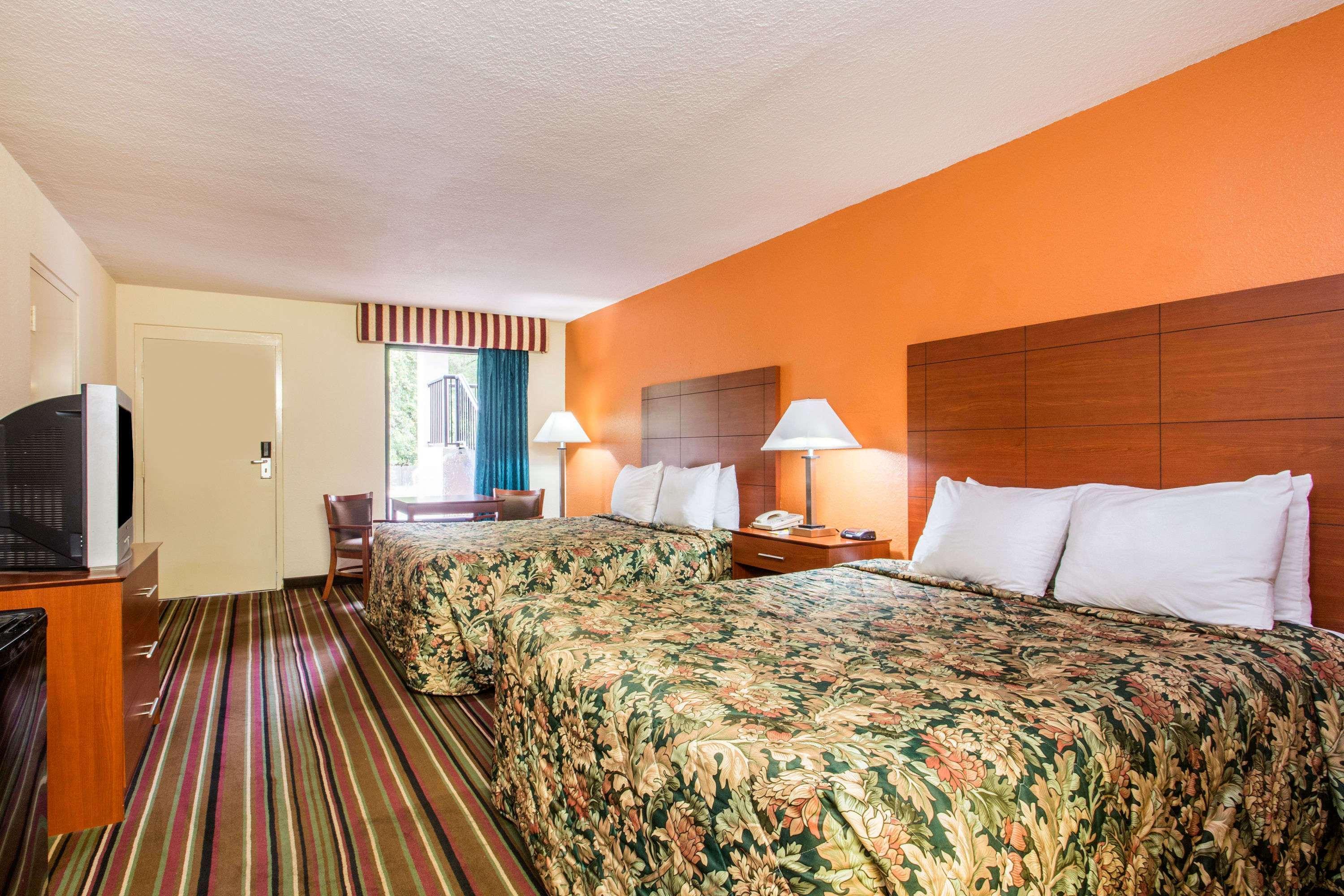 Days Inn By Wyndham Lake City I-10 Екстериор снимка