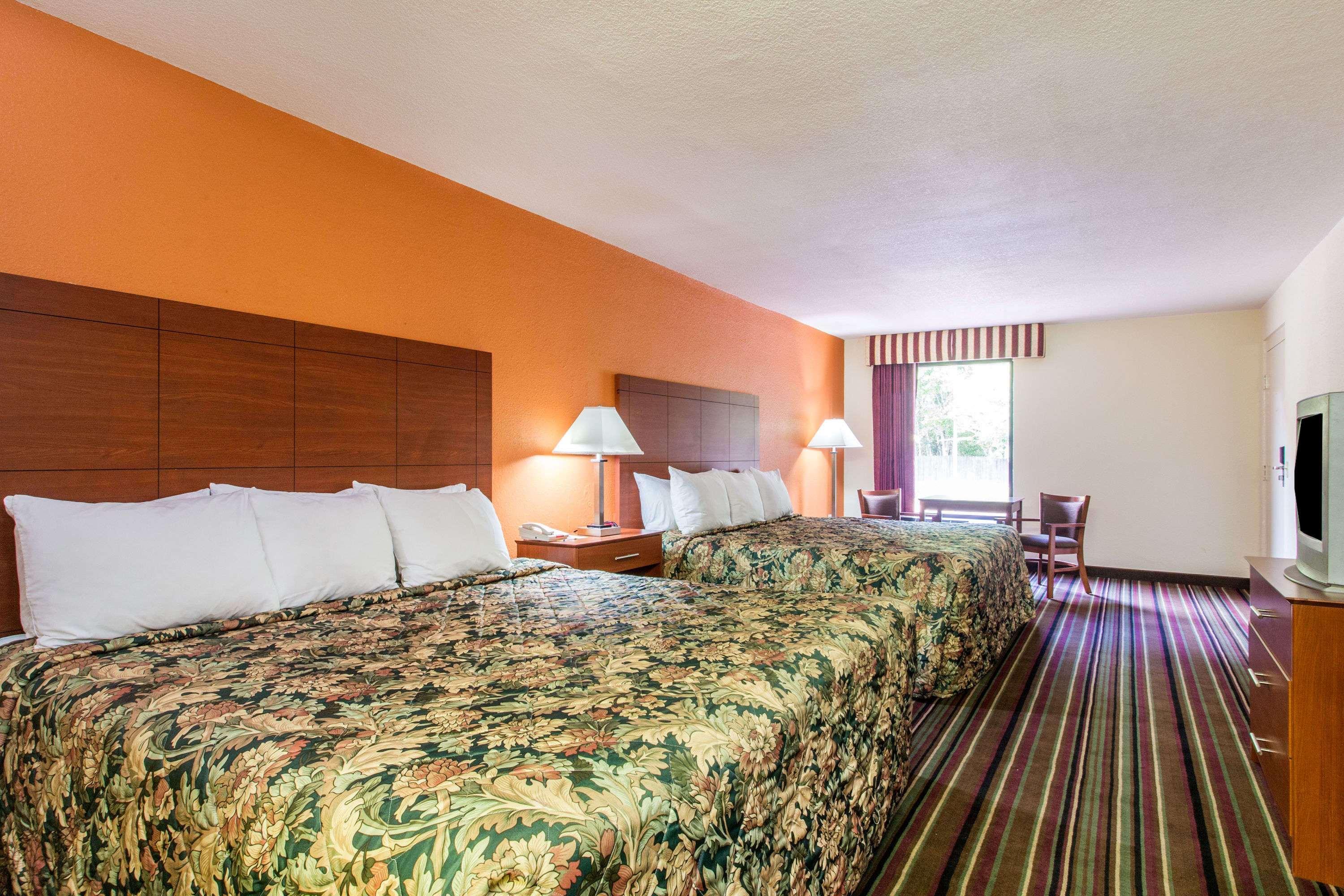 Days Inn By Wyndham Lake City I-10 Екстериор снимка