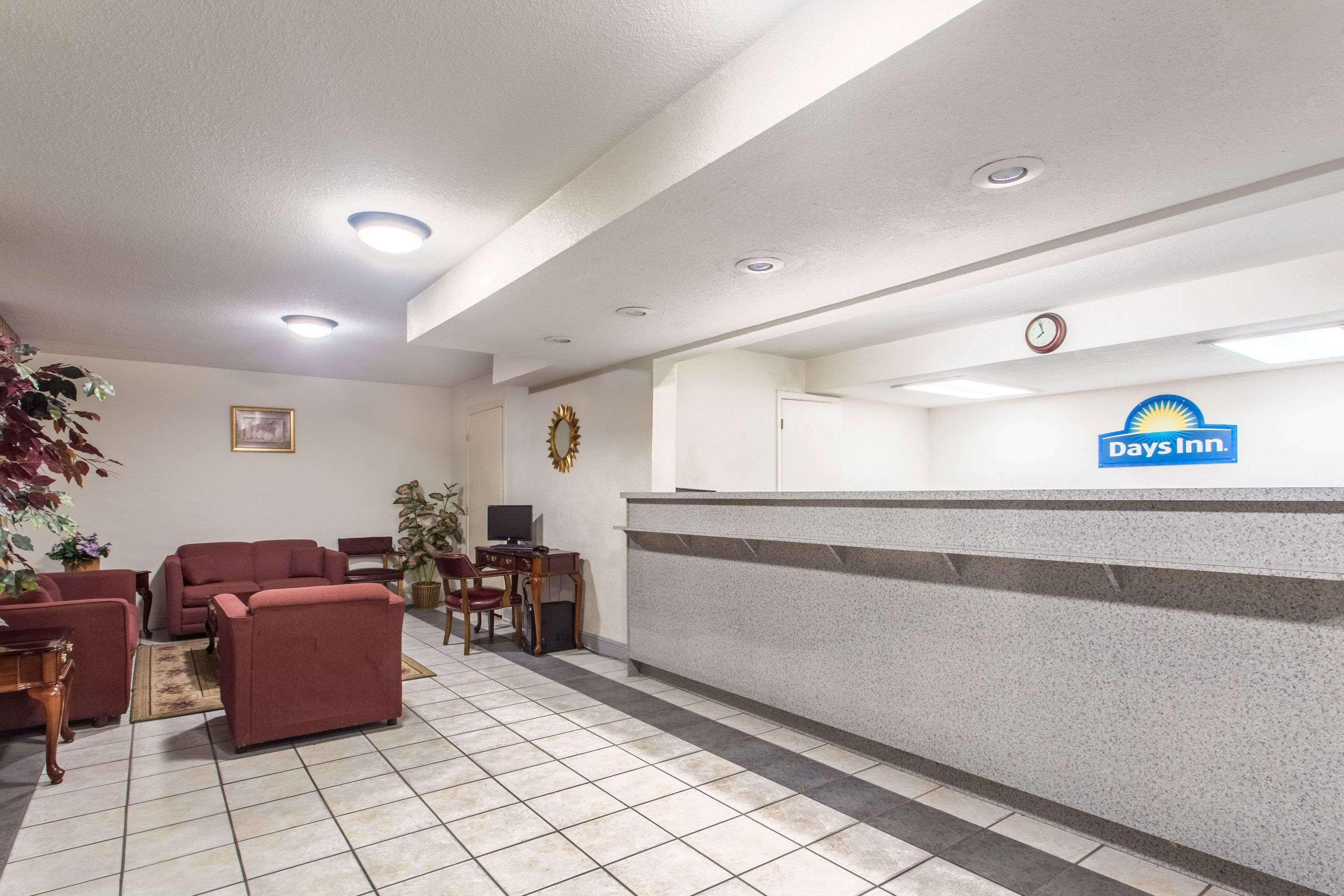 Days Inn By Wyndham Lake City I-10 Екстериор снимка