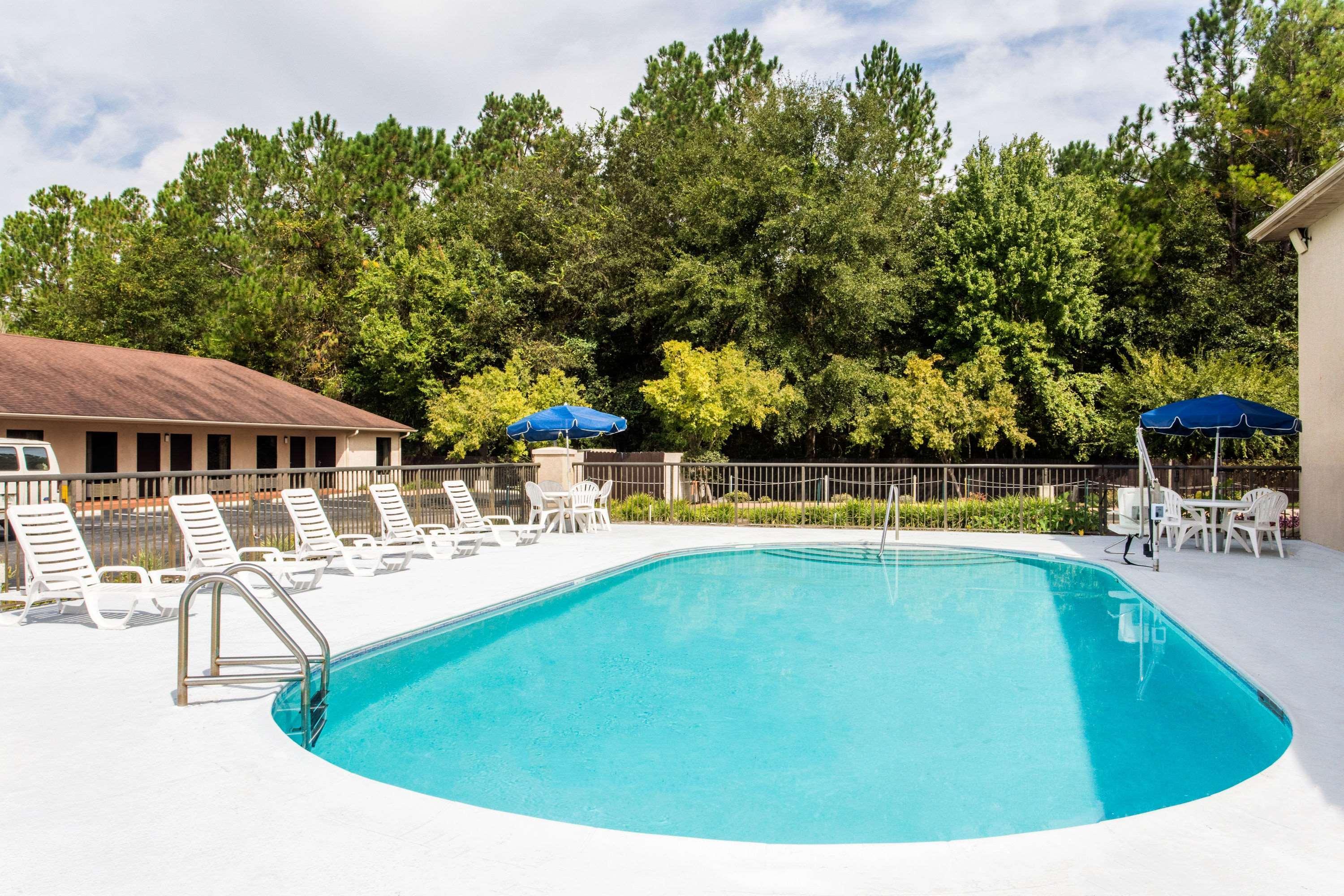 Days Inn By Wyndham Lake City I-10 Екстериор снимка